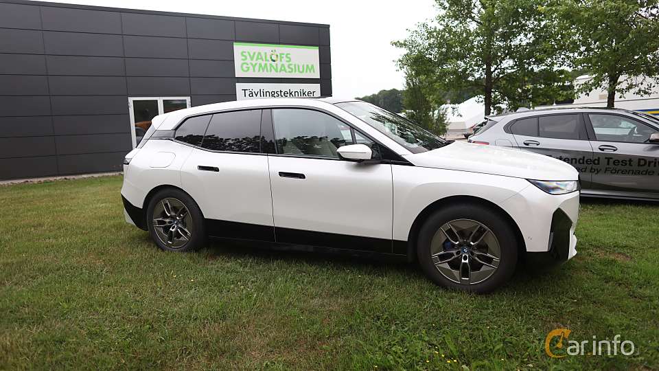 BMW iX