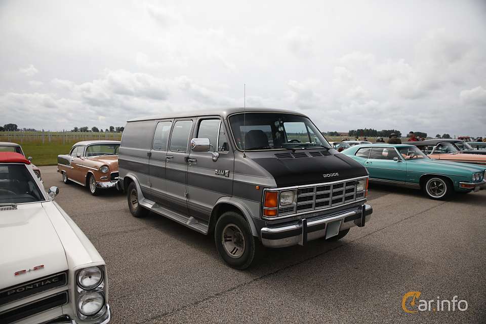 Dodge Ram Van