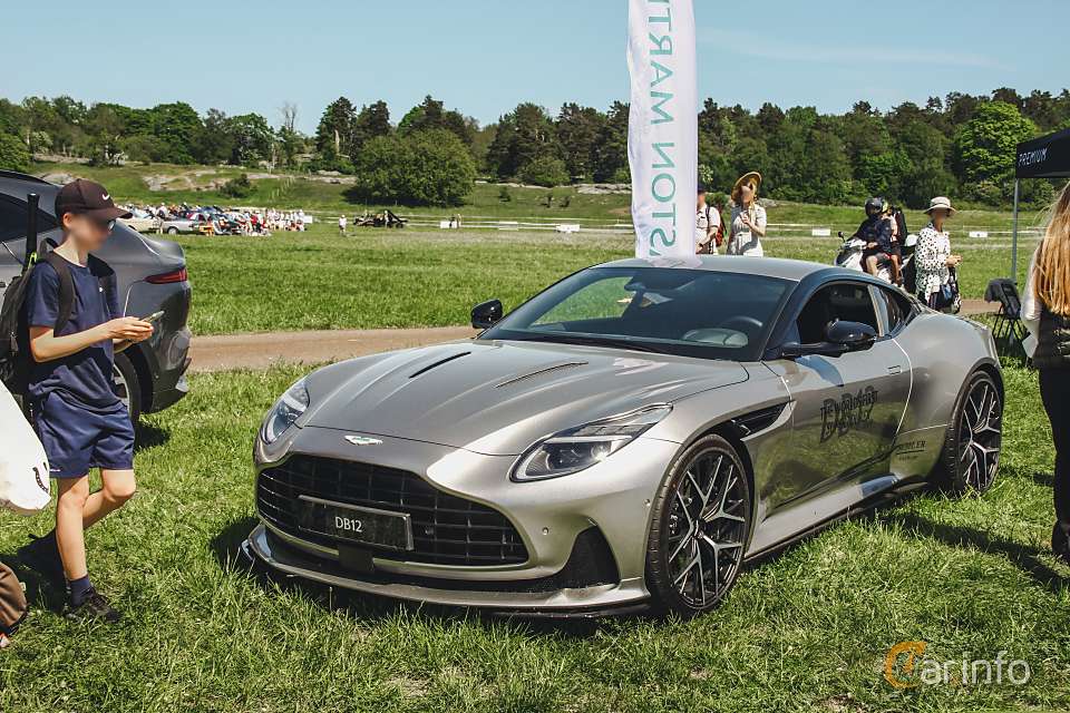 Aston Martin DB12