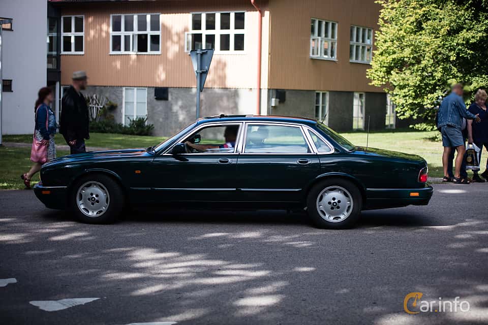 Jaguar XJ