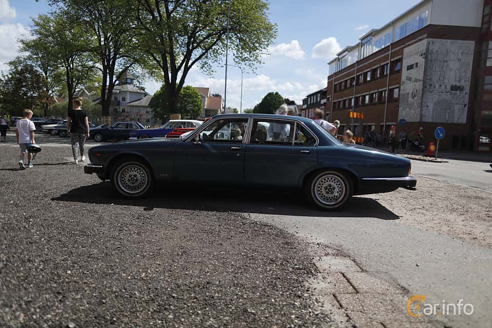 Jaguar XJ
