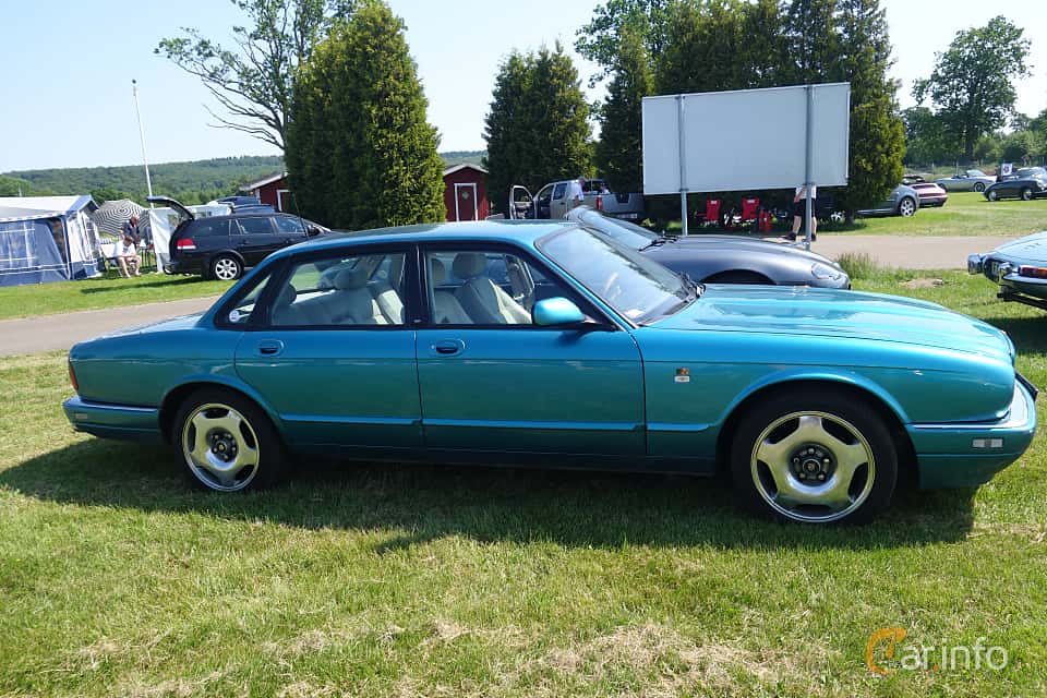 Jaguar XJ