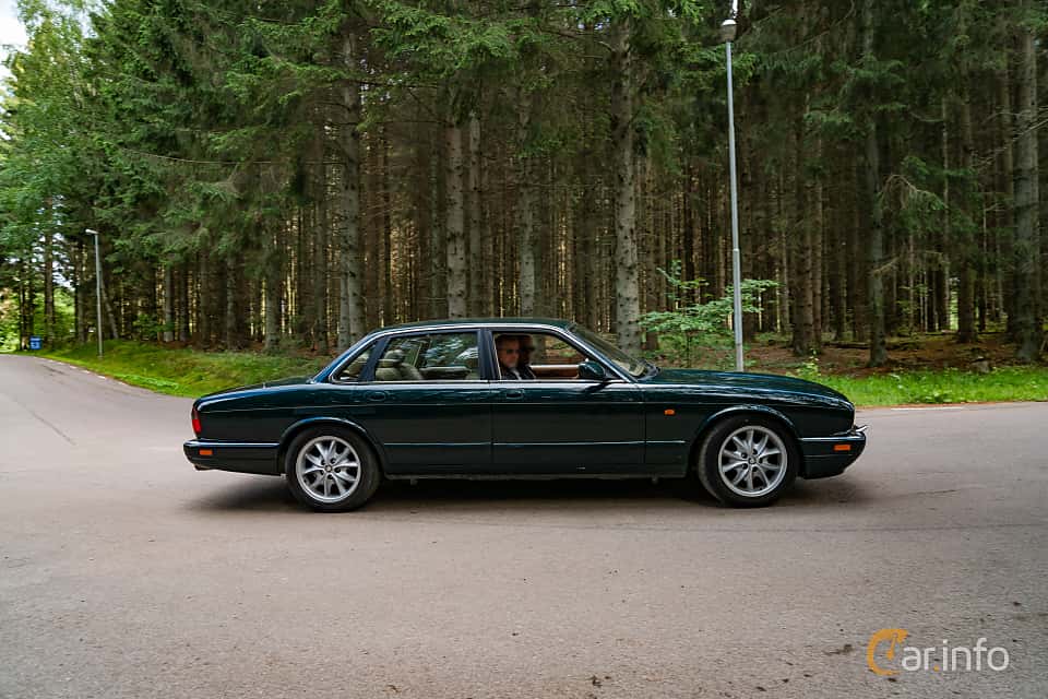 Jaguar XJ