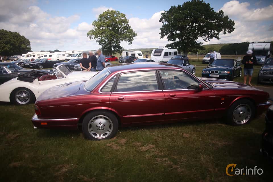 Jaguar XJ