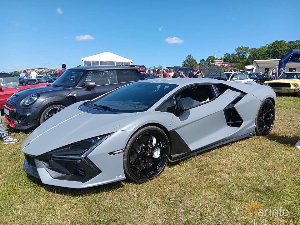 Lamborghini Revuelto