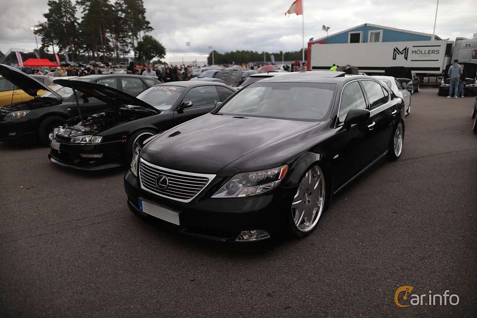Lexus LS