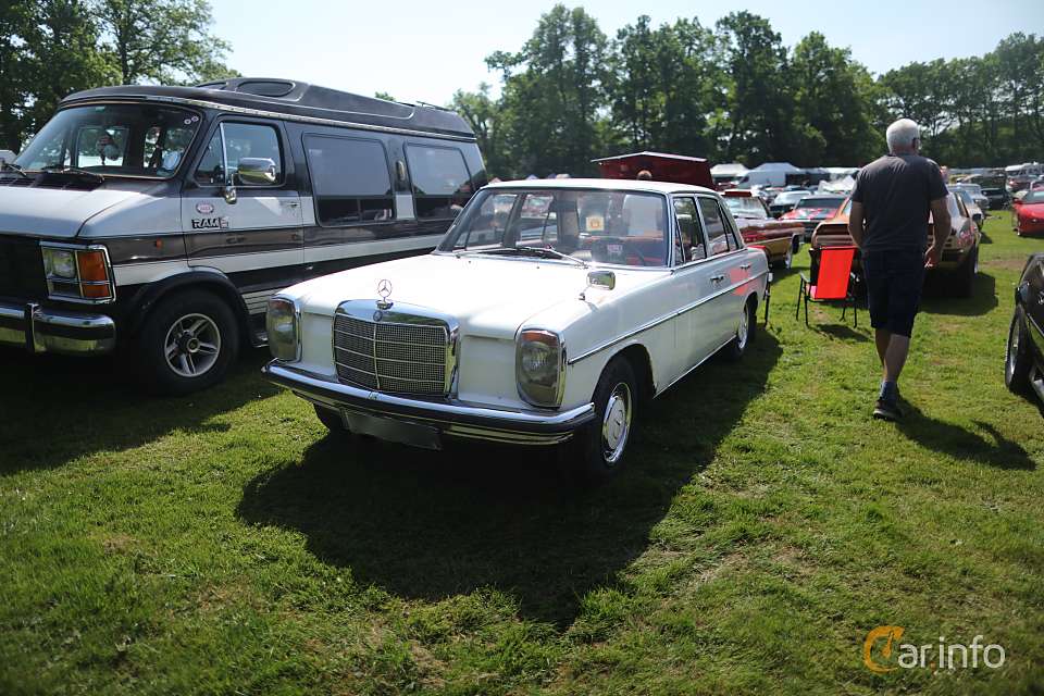 Mercedes-Benz /8