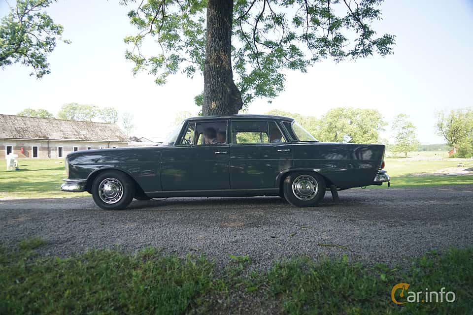 Mercedes-Benz W111