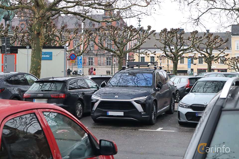 NIO ES8