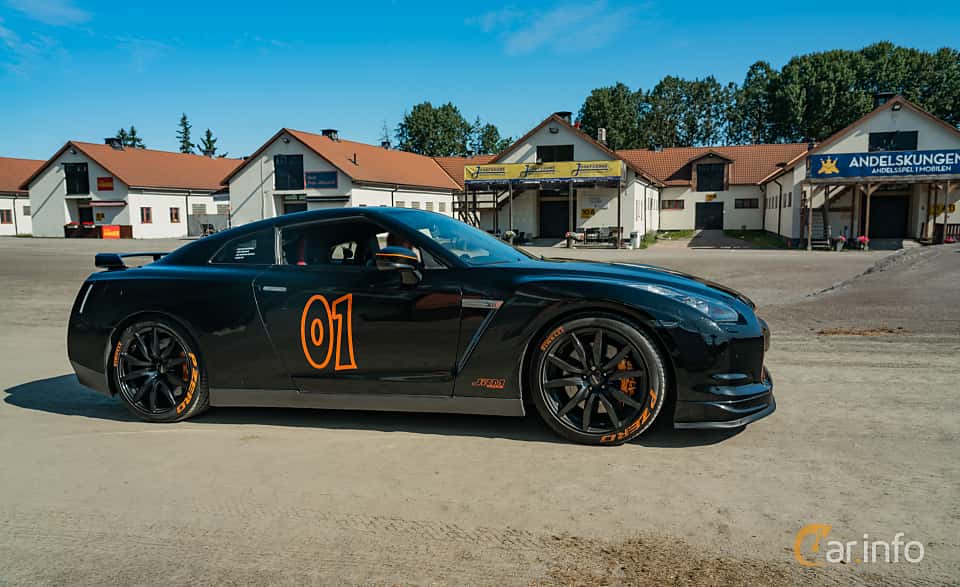 Nissan GT-R