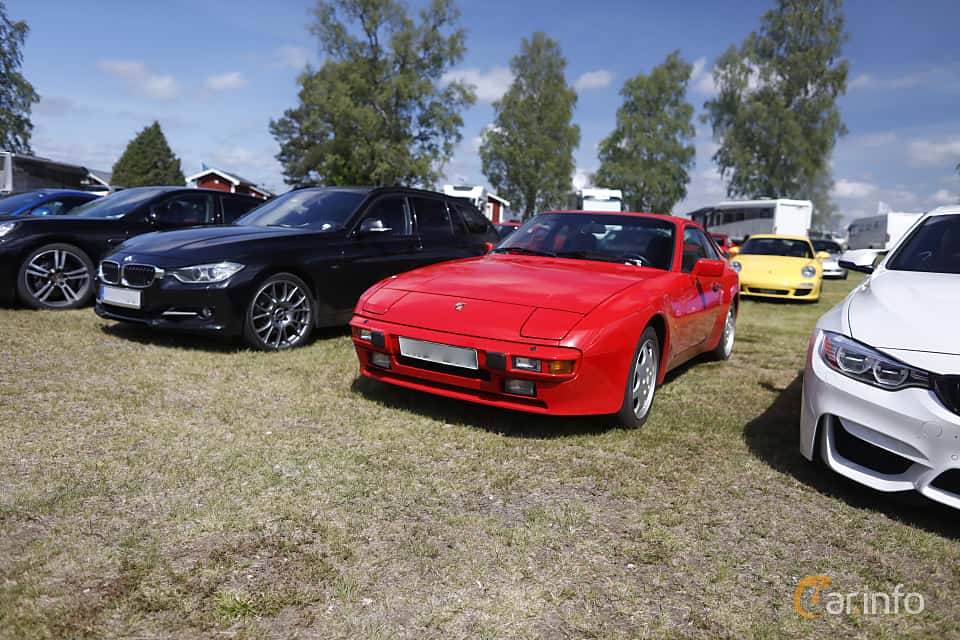 Porsche 944