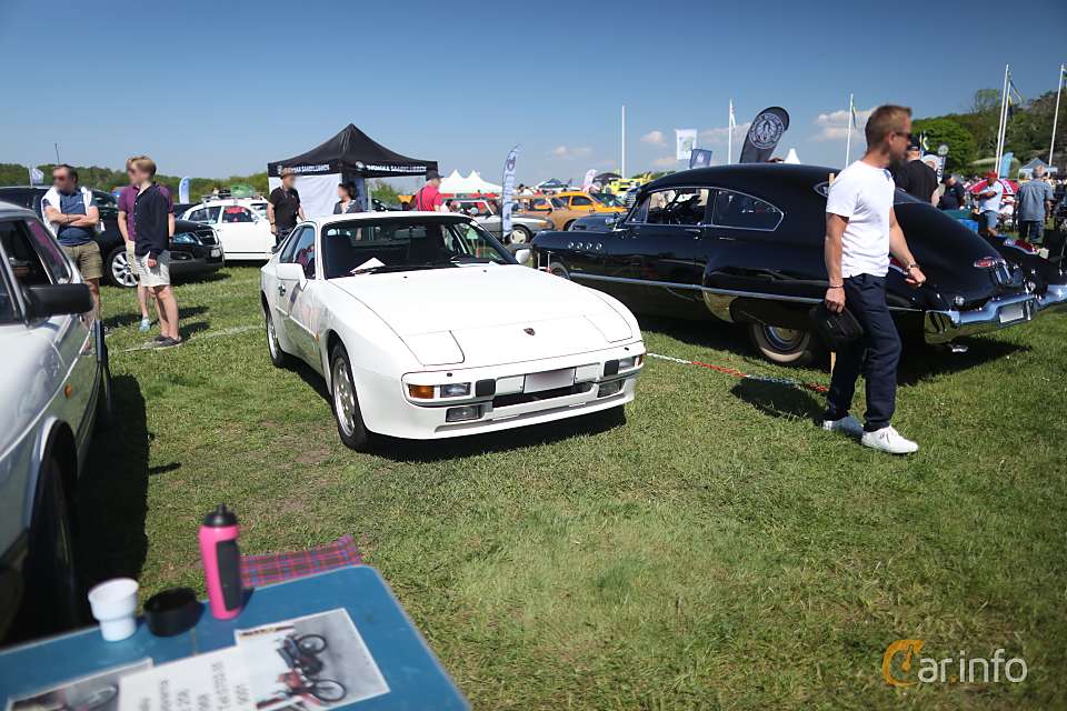 Porsche 944