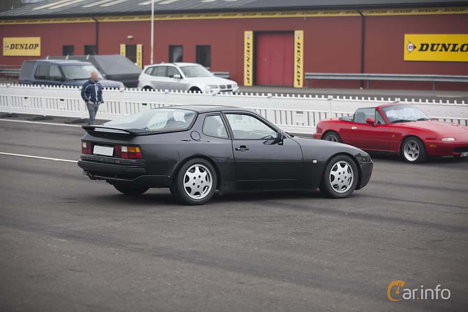 Porsche 944