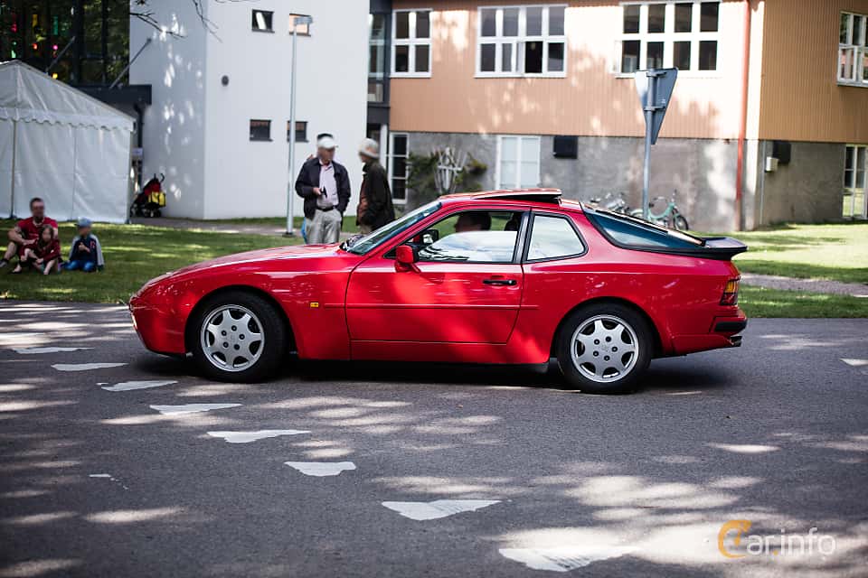 Porsche 944