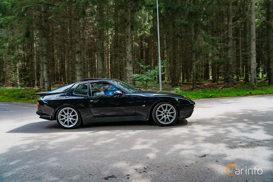 Porsche 944
