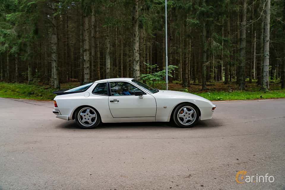 Porsche 944