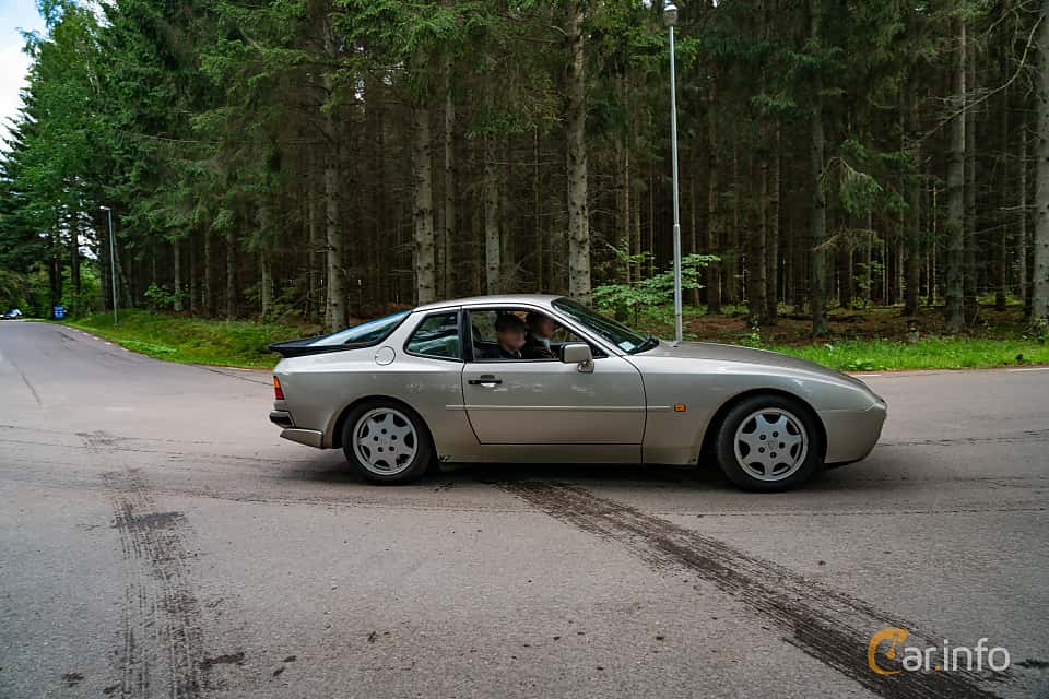 Porsche 944