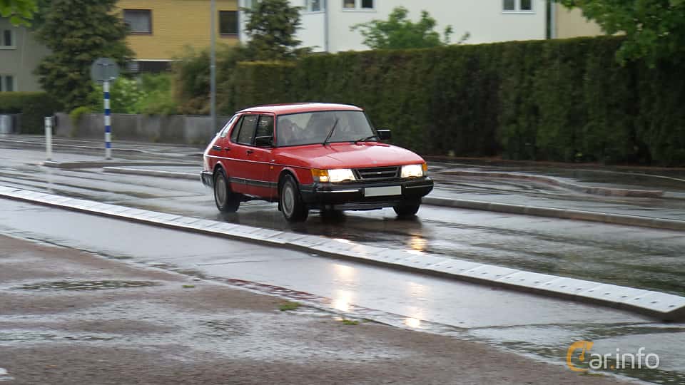 Saab 900