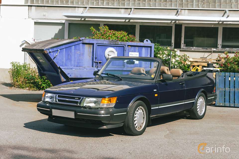 Saab 900