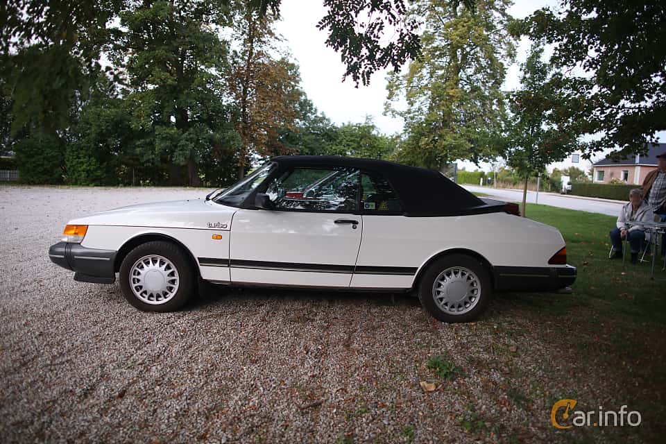 Saab 900