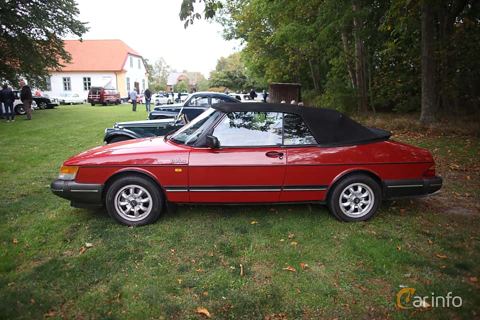 Saab 900