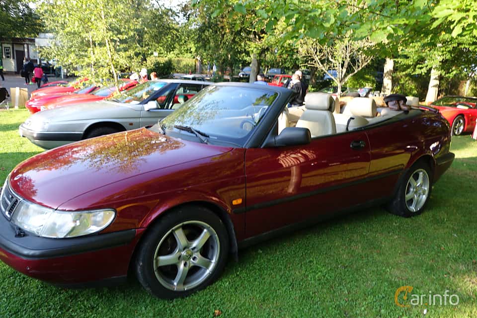 Saab 900