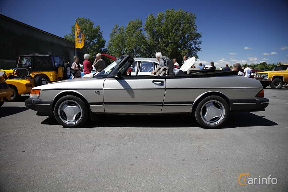 Saab 900