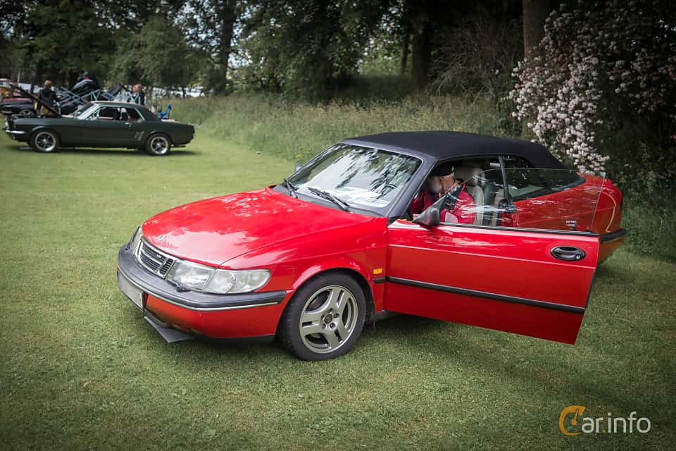 Saab 900