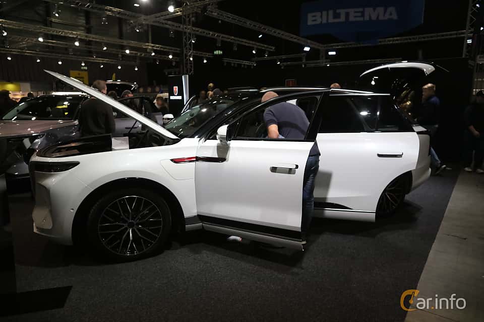 Hongqi E-HS9