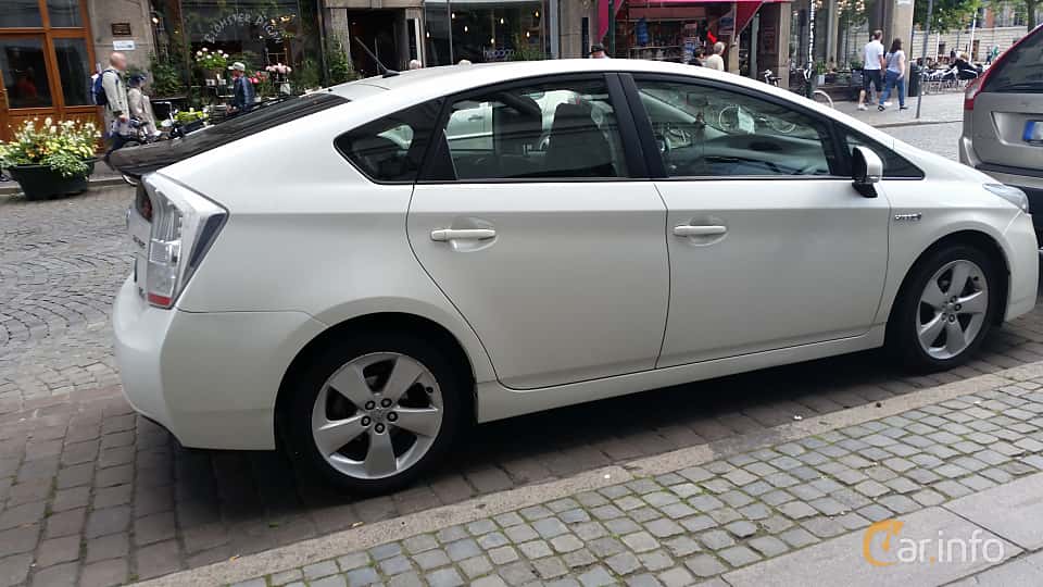 Toyota Prius Hybrid CVT, 136hp, 2011