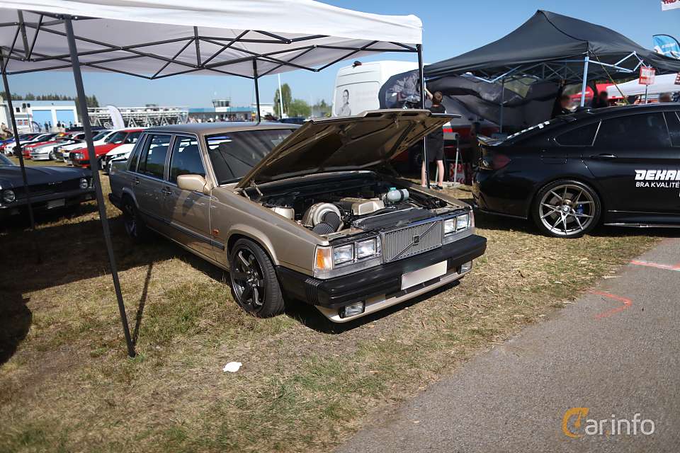 Volvo 740 2.3 Automatic, 4-trins, 115ps, 1988