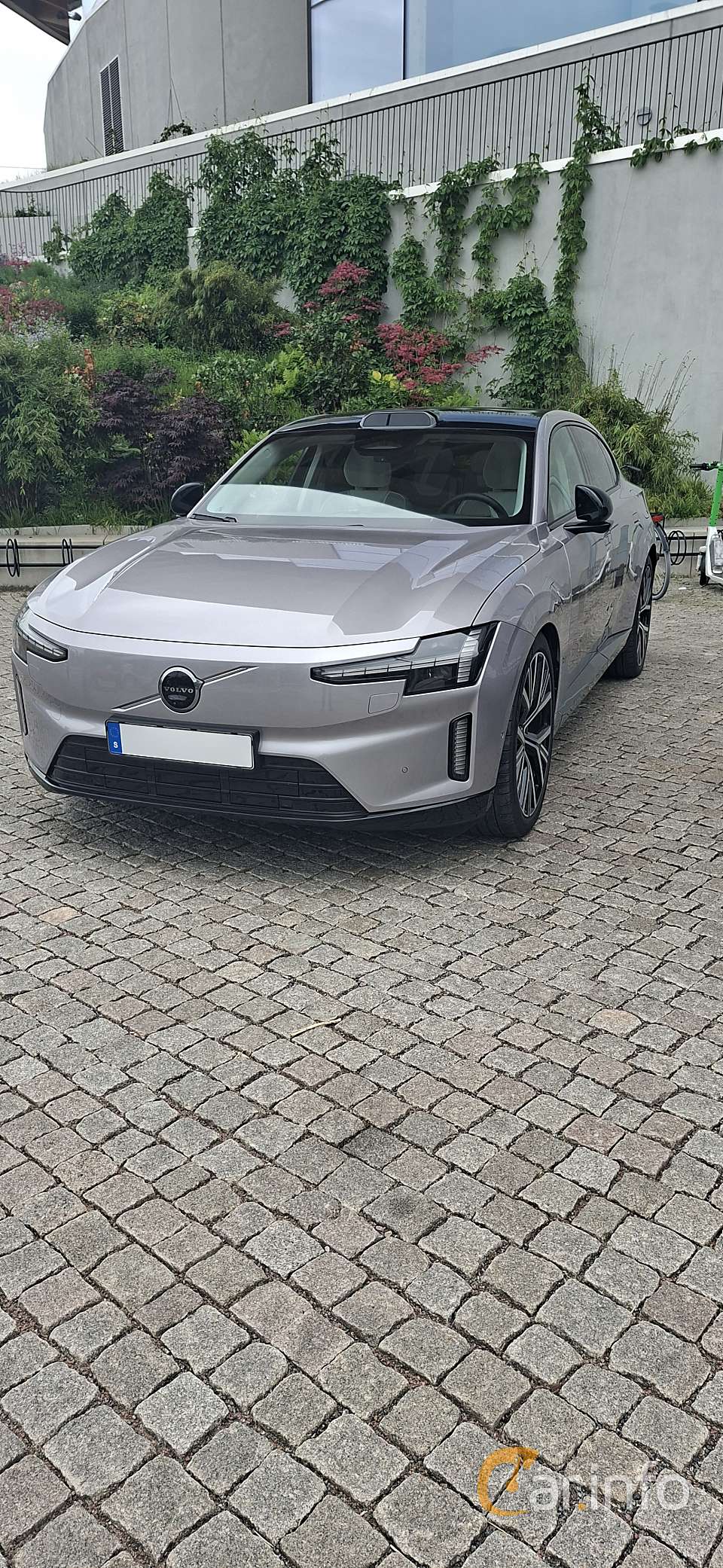 Volvo ES90