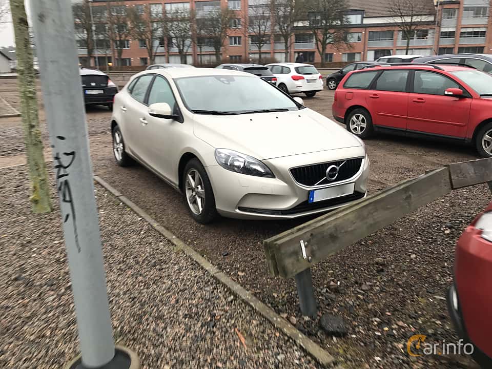 Volvo V40