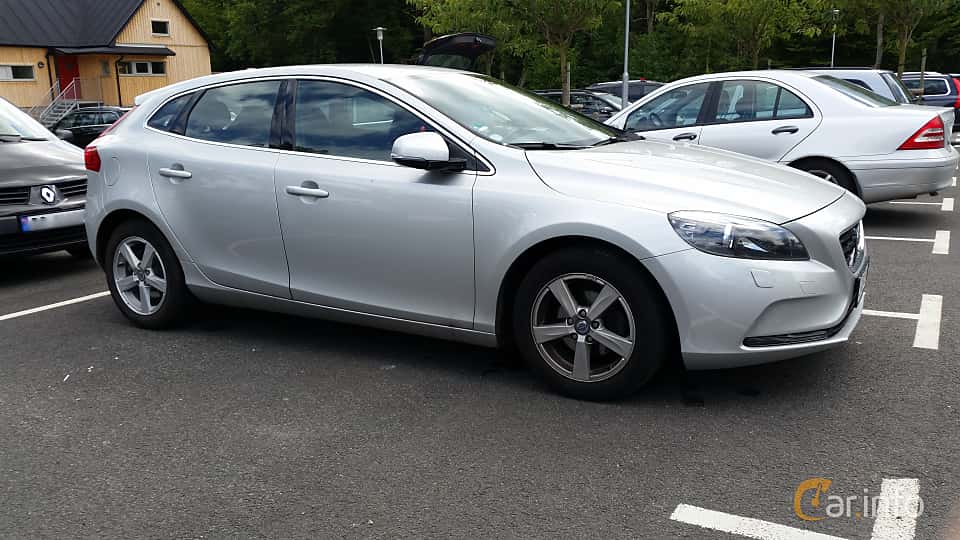 Volvo V40