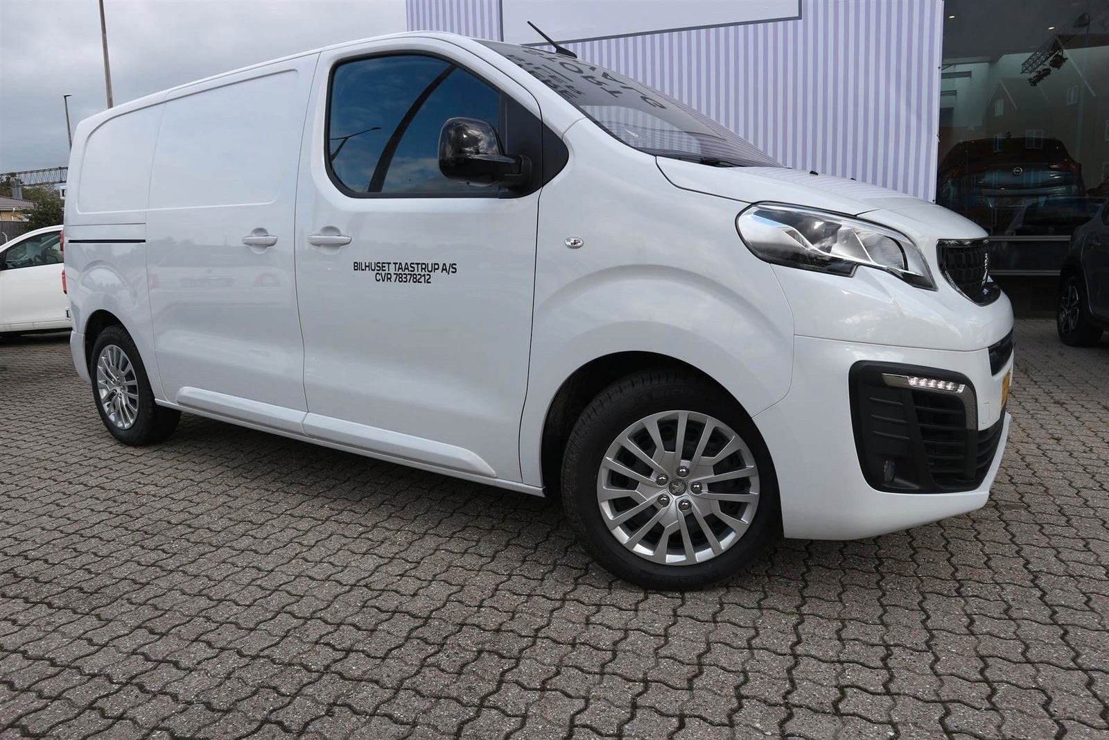Peugeot e-Expert 75, 136ps, 2024