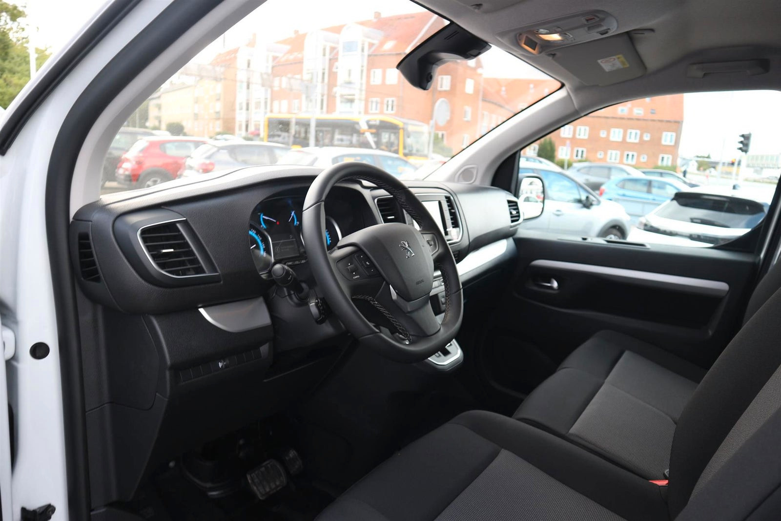 Peugeot e-Expert 75, 136ps, 2024