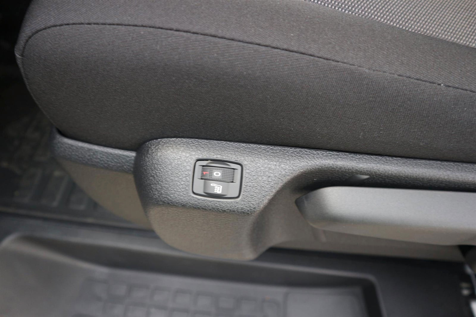 Peugeot e-Expert 75, 136ps, 2024