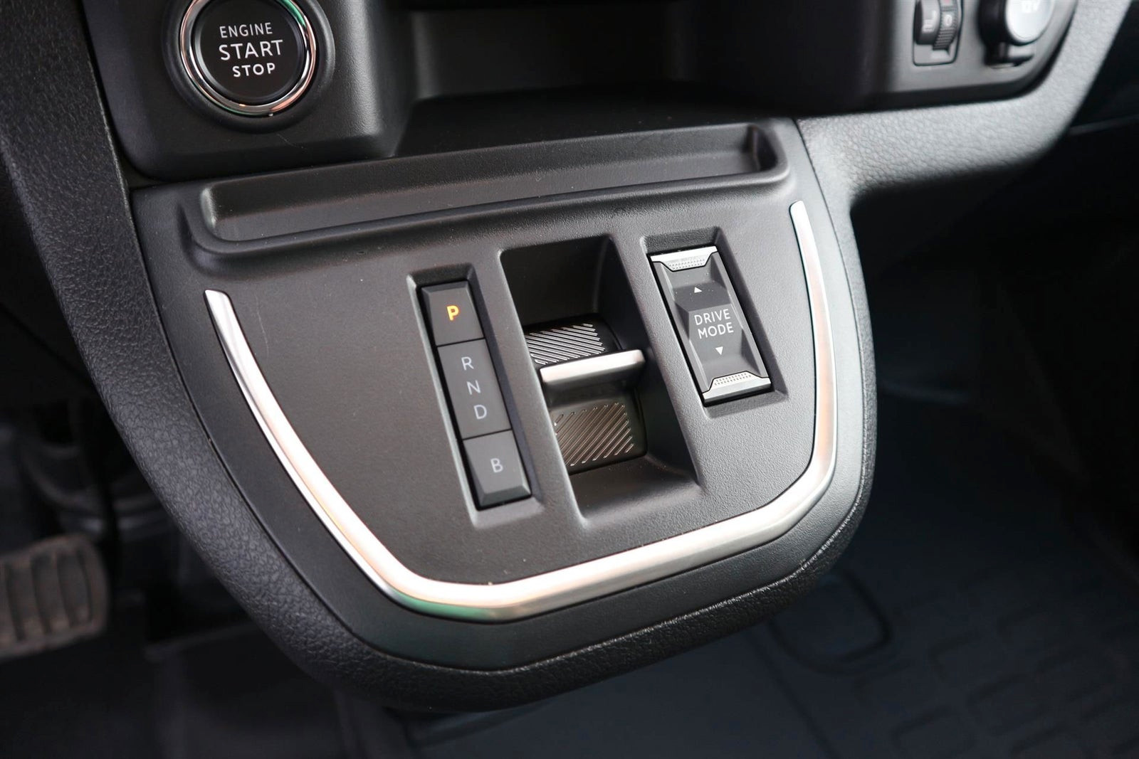 Peugeot e-Expert 75, 136ps, 2024