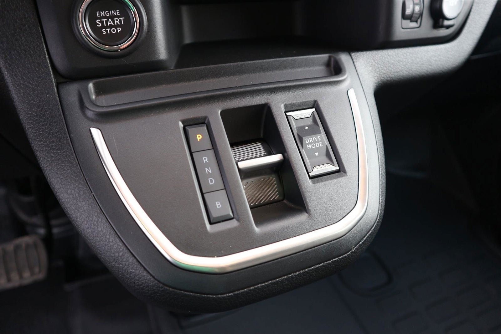 Peugeot e-Expert 75, 136ps, 2024