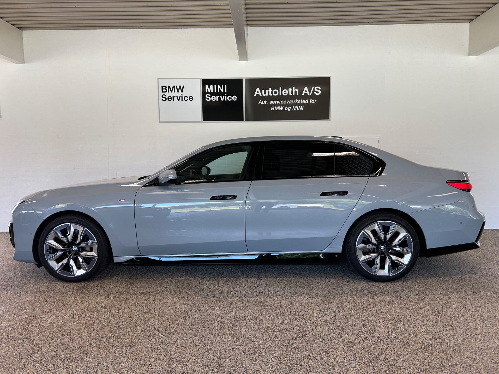 BMW i7 xDrive60, 544ps, 2023