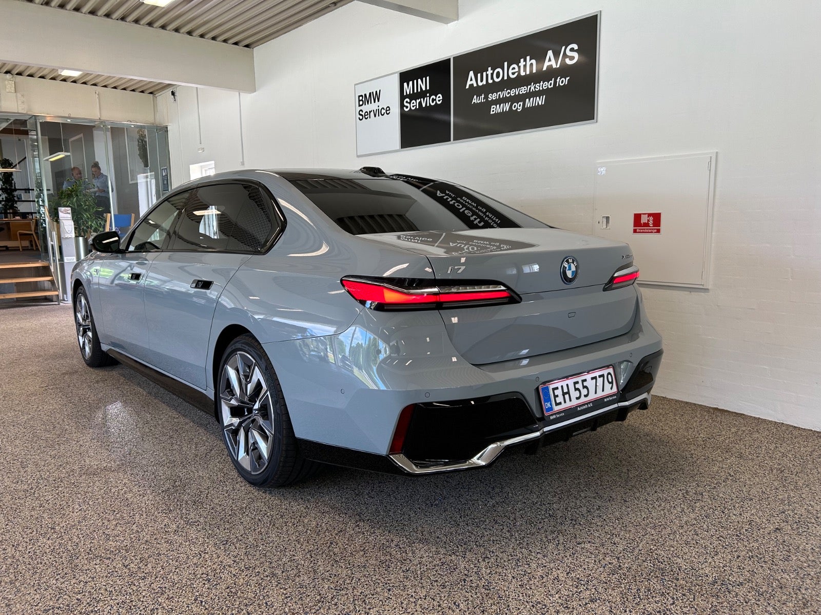 BMW i7 xDrive60, 544ps, 2023