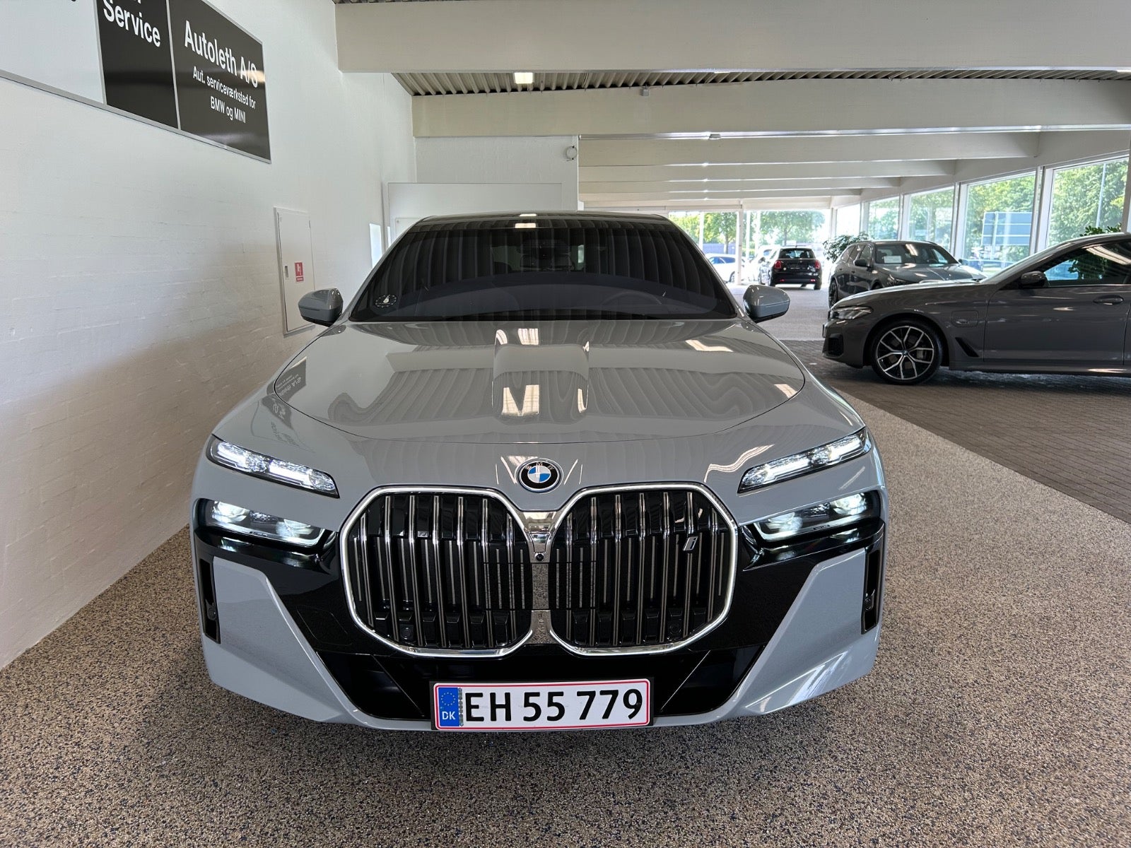 BMW i7 xDrive60, 544ps, 2023