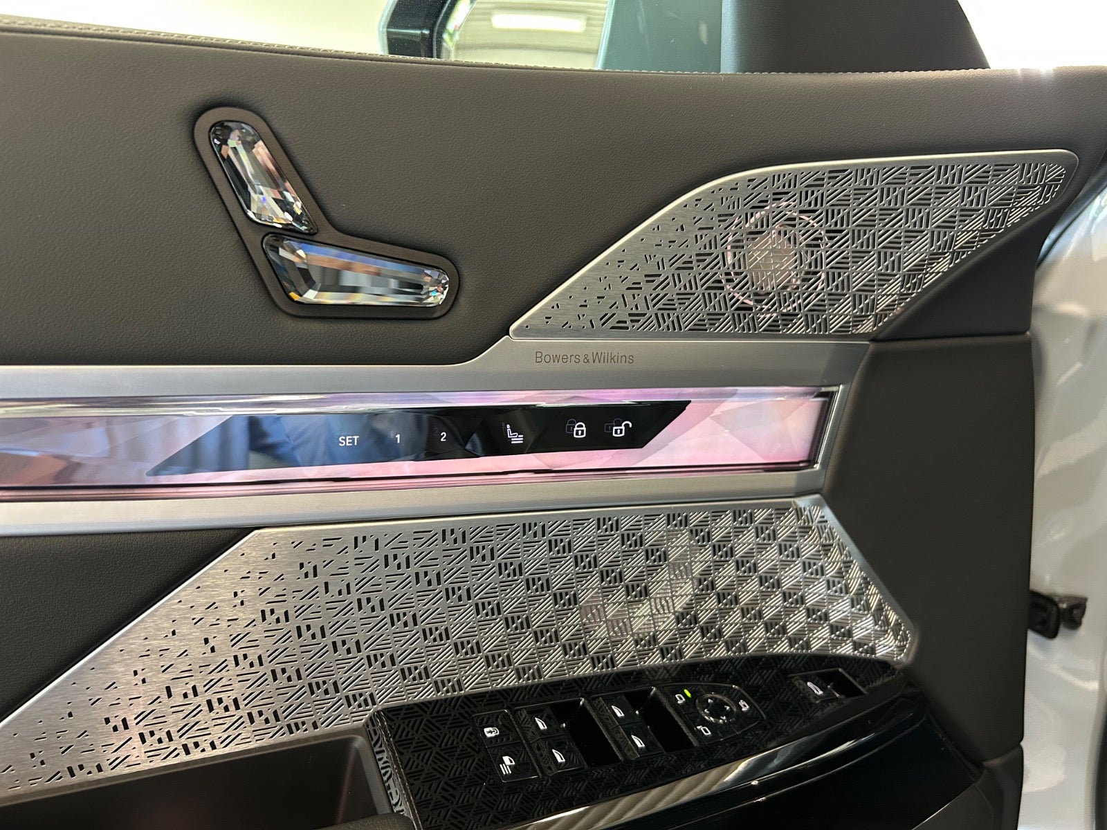 BMW i7 xDrive60, 544ps, 2023