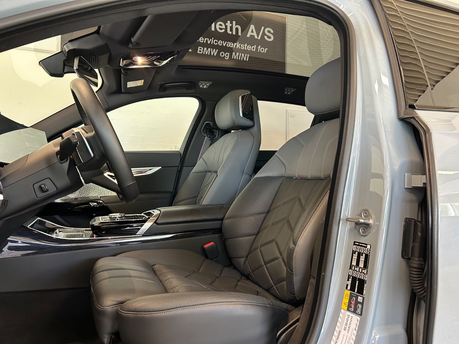BMW i7 xDrive60, 544ps, 2023