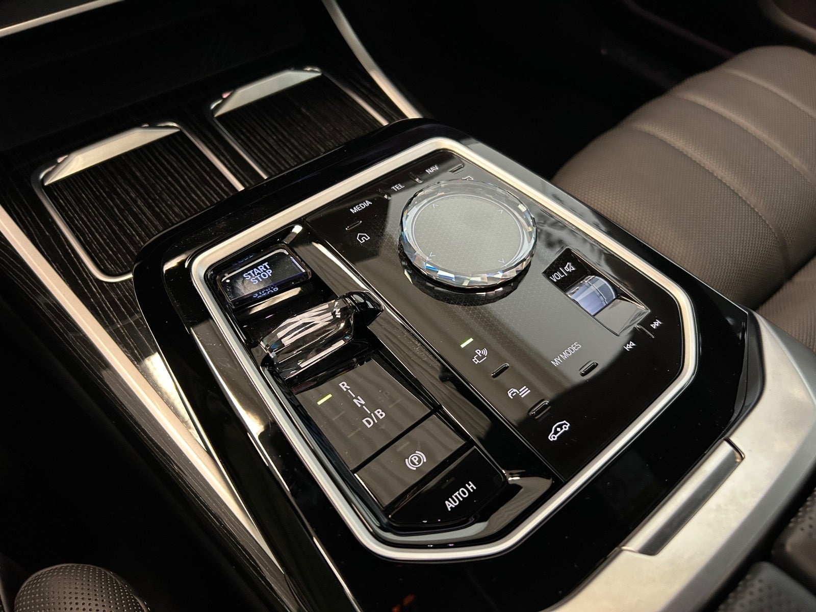 BMW i7 xDrive60, 544ps, 2023