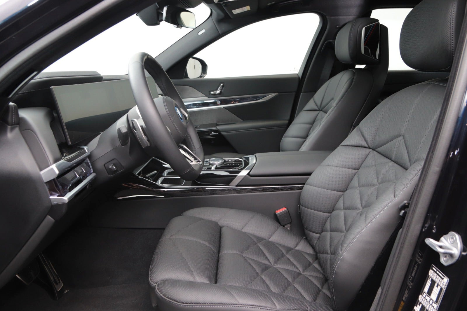 BMW i7 eDrive50, 455ps, 2024