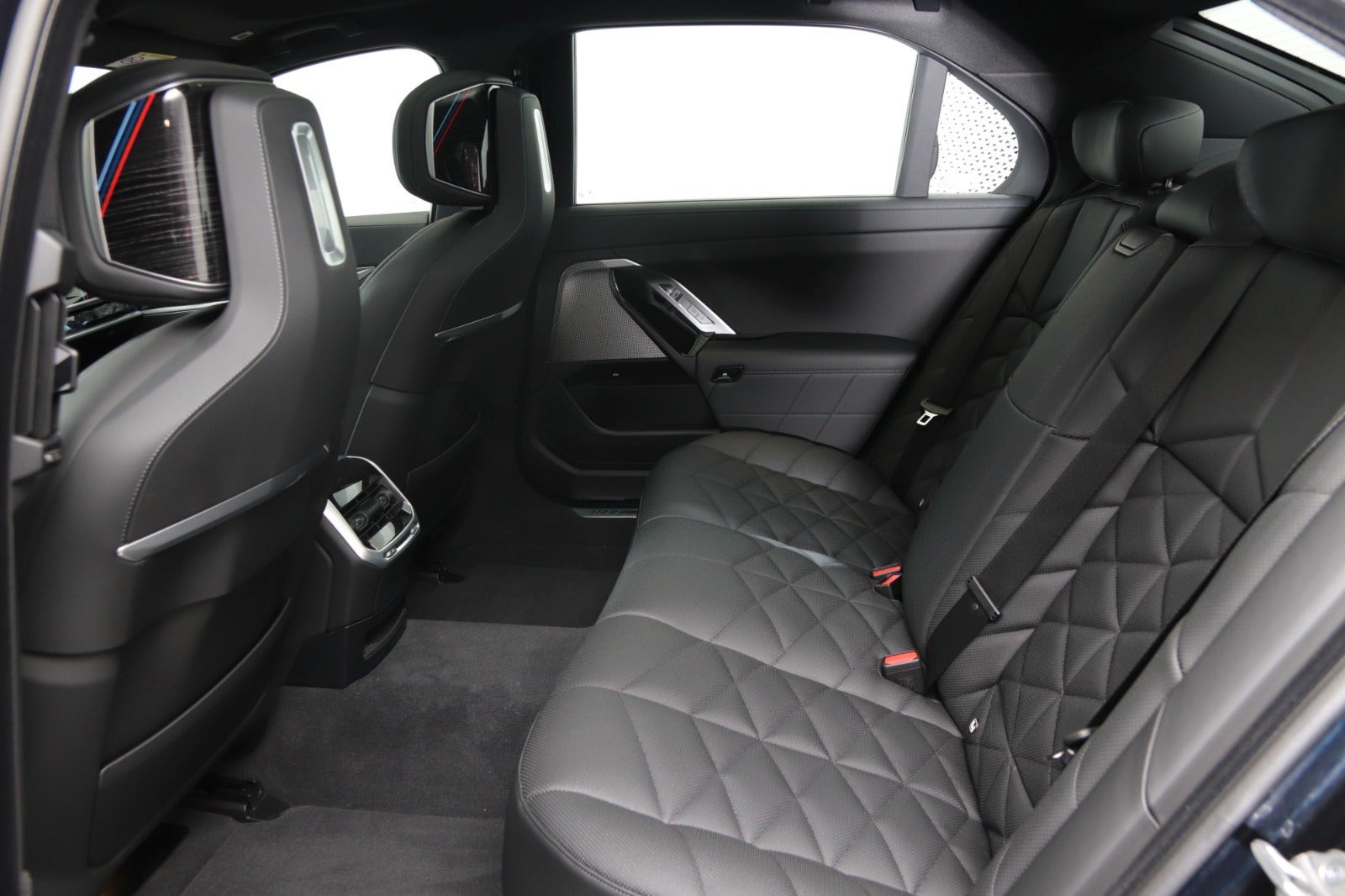 BMW i7 eDrive50, 455ps, 2024