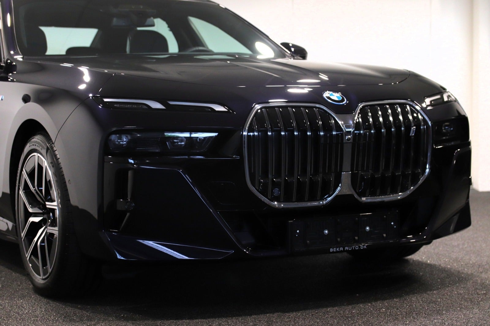 BMW i7 eDrive50, 455ps, 2024