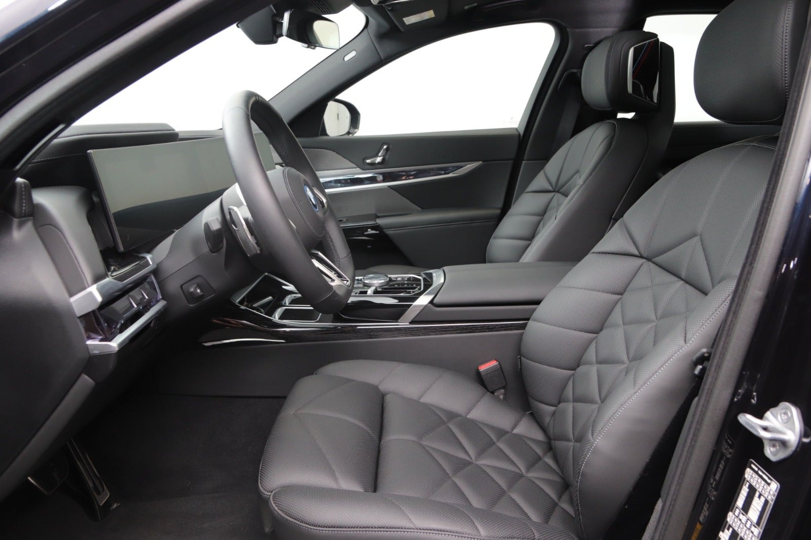 BMW i7 eDrive50, 455ps, 2024