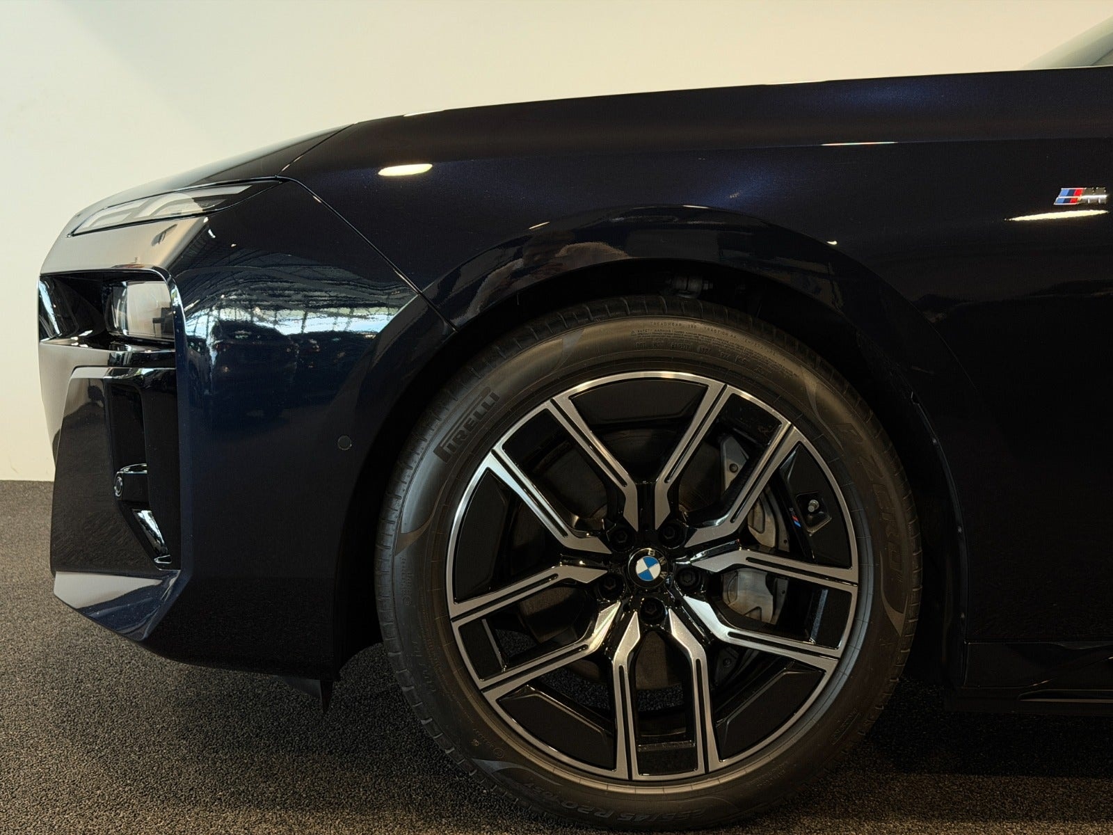 BMW i7 eDrive50, 455ps, 2024
